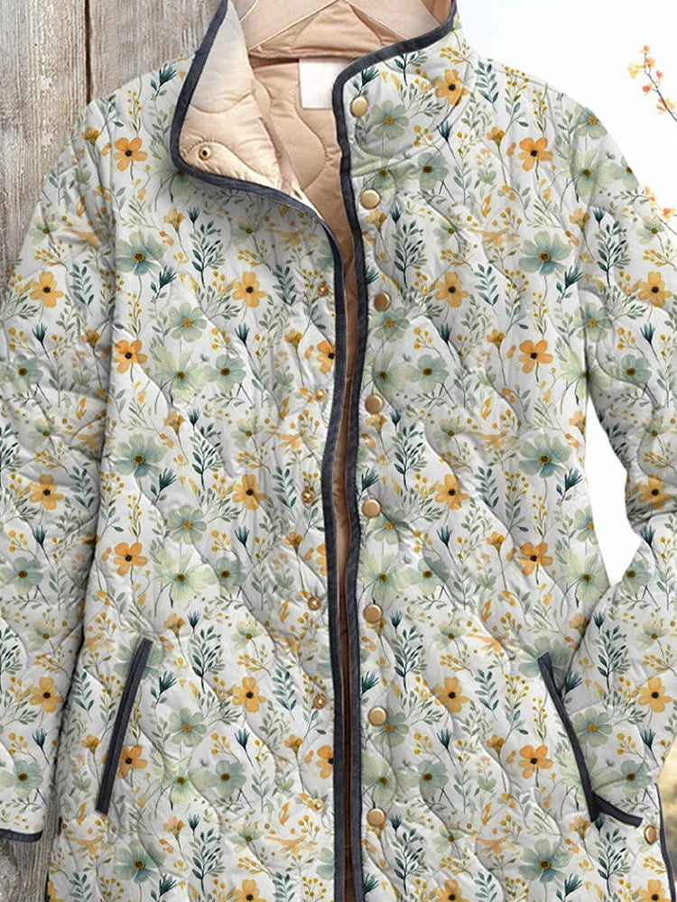 Charming floral pattern on a casual, quilted jacket for women